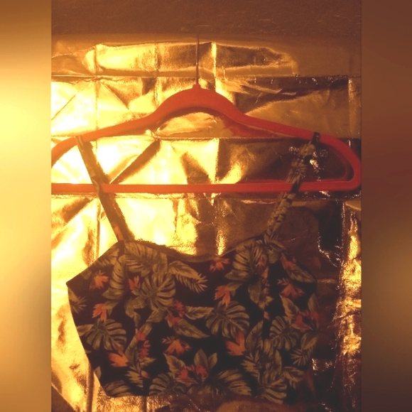 Forever 21 tropical print crop top. - Picture 4 of 7